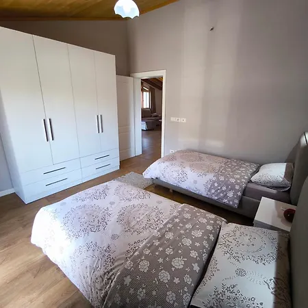 Albanian Traditions Legacy Apartmán *