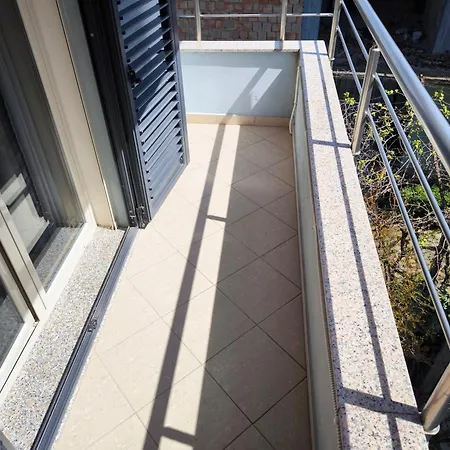 Albanian Traditions Legacy Apartmán *